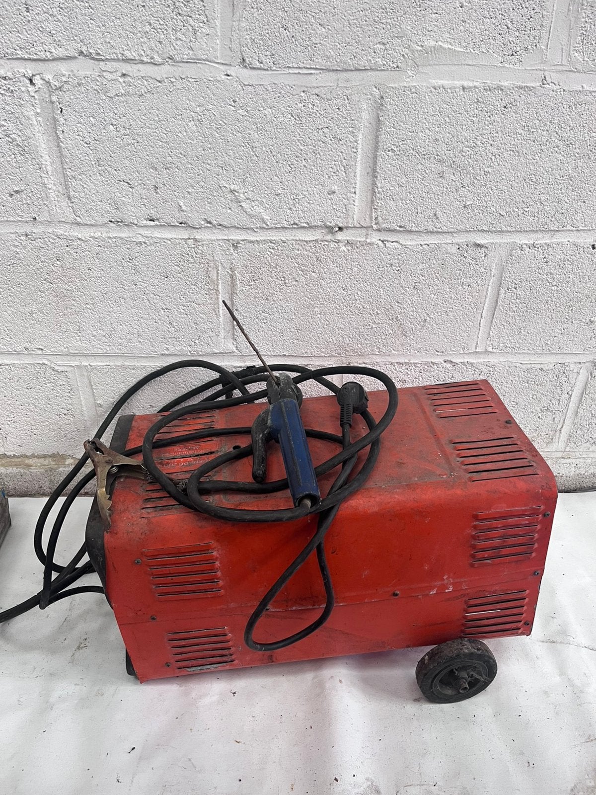 Modèle : Poste à souder traditionnel Tornado T/200, Enlèvement, Comme neuf