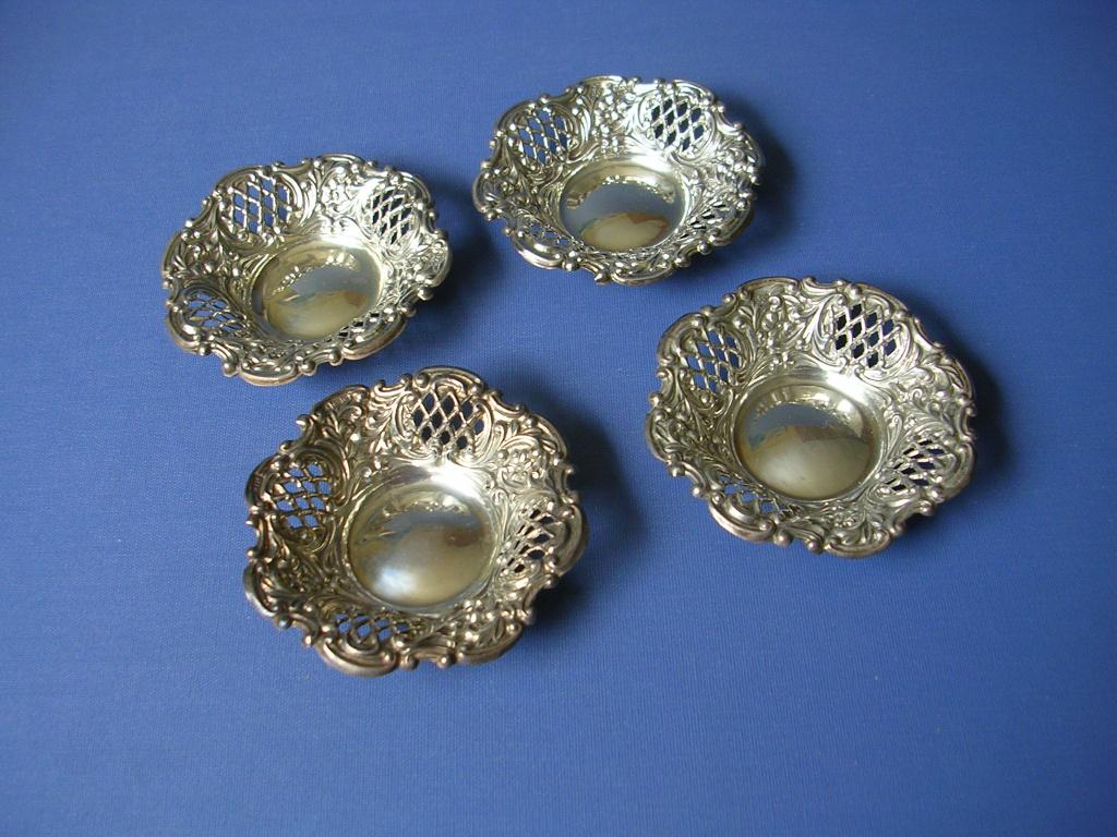 4 Schaaltjes in sterling zilver, Birmingham 1904, 66 gram, Ophalen of Verzenden, Zilver