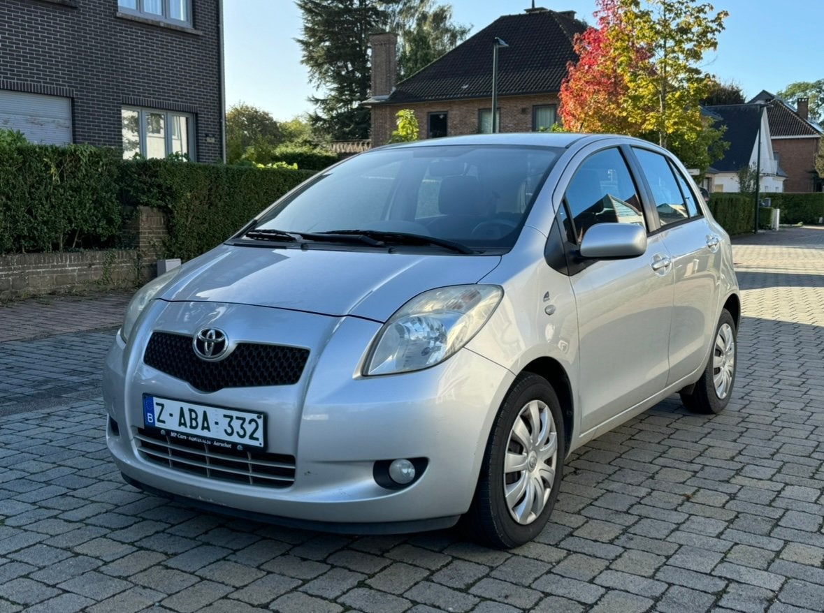 Toyota Yaris 1.3 essence , airco , gps , 156.000km , 10.2008, Argent ou Gris, Achat, Entreprise, Entretenue par le concessionnaire