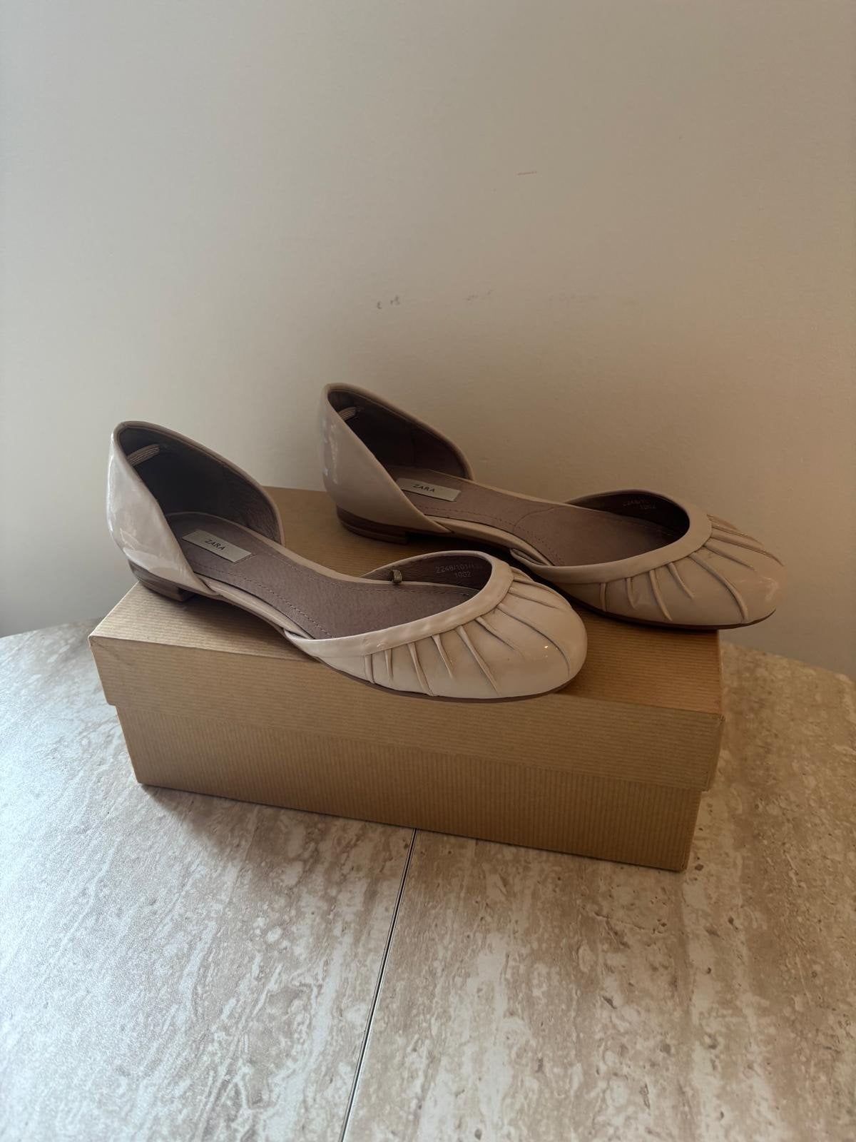 escarpins plats beige verni ZARA taille 37, Vêtements | Femmes, Comme neuf, Enlèvement, Ballerines, Zara