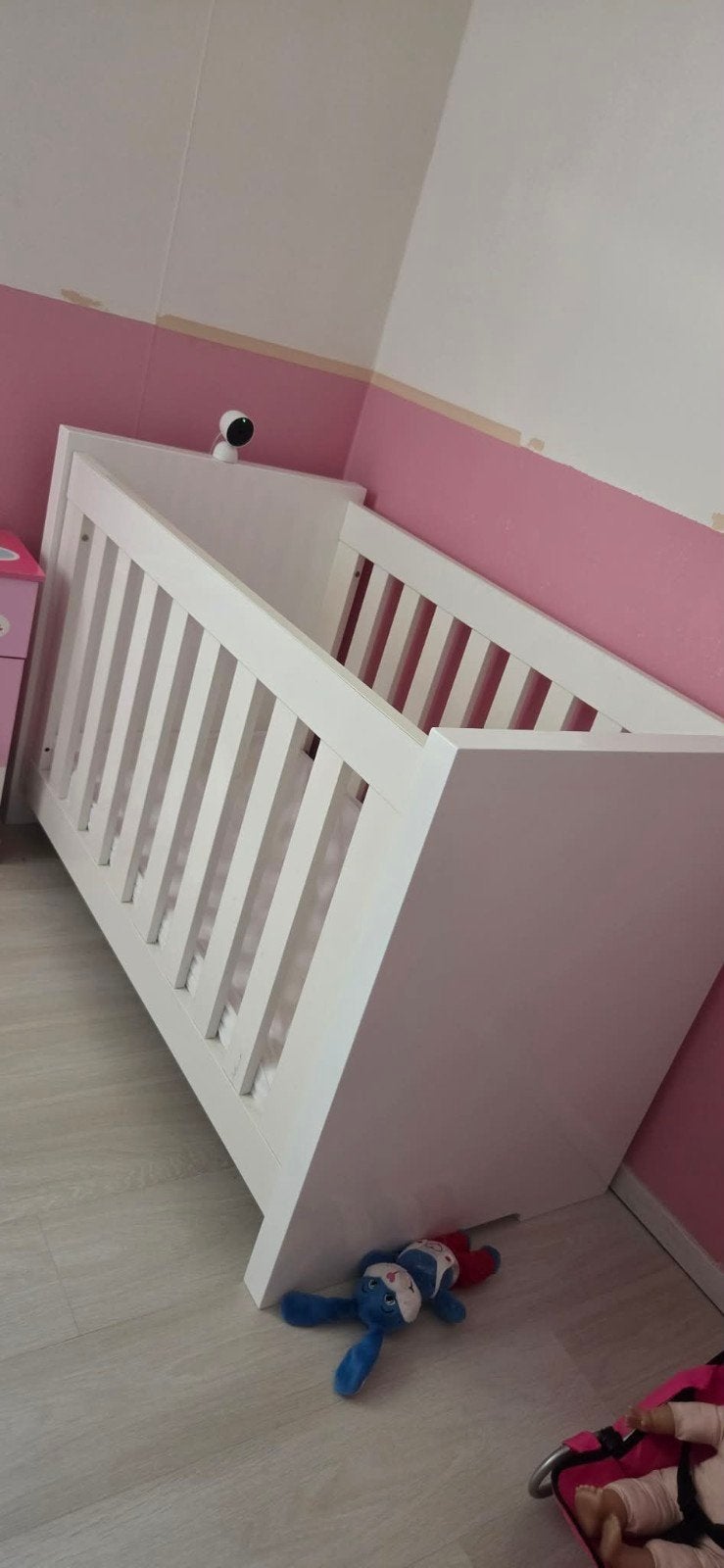 wit gelakte baby slaapkamer, Enlèvement