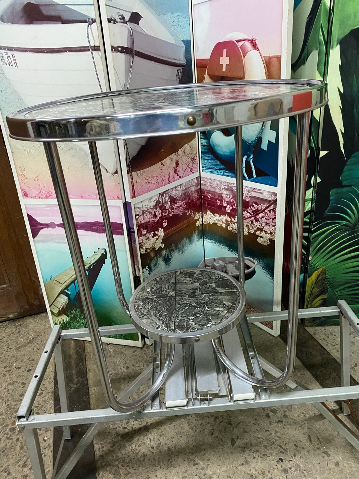 Table d’appoint Art -Deco en métal chromé emitation marbre, Enlèvement, Utilisé