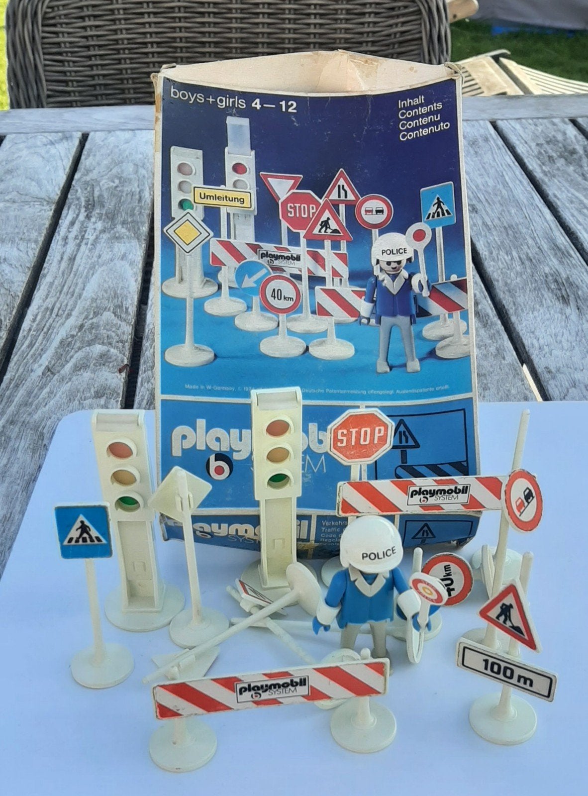 Playmobil- 3204 Agent avec panneaux de signalisation (1974), Envoi