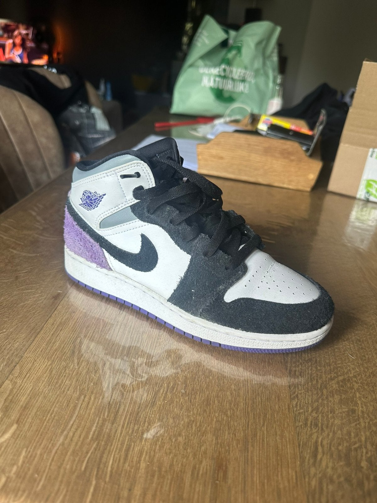Air Jordan 1 Mid SE "Purple Suede" – Maat 39,5, Enlèvement, Comme neuf, Chaussures
