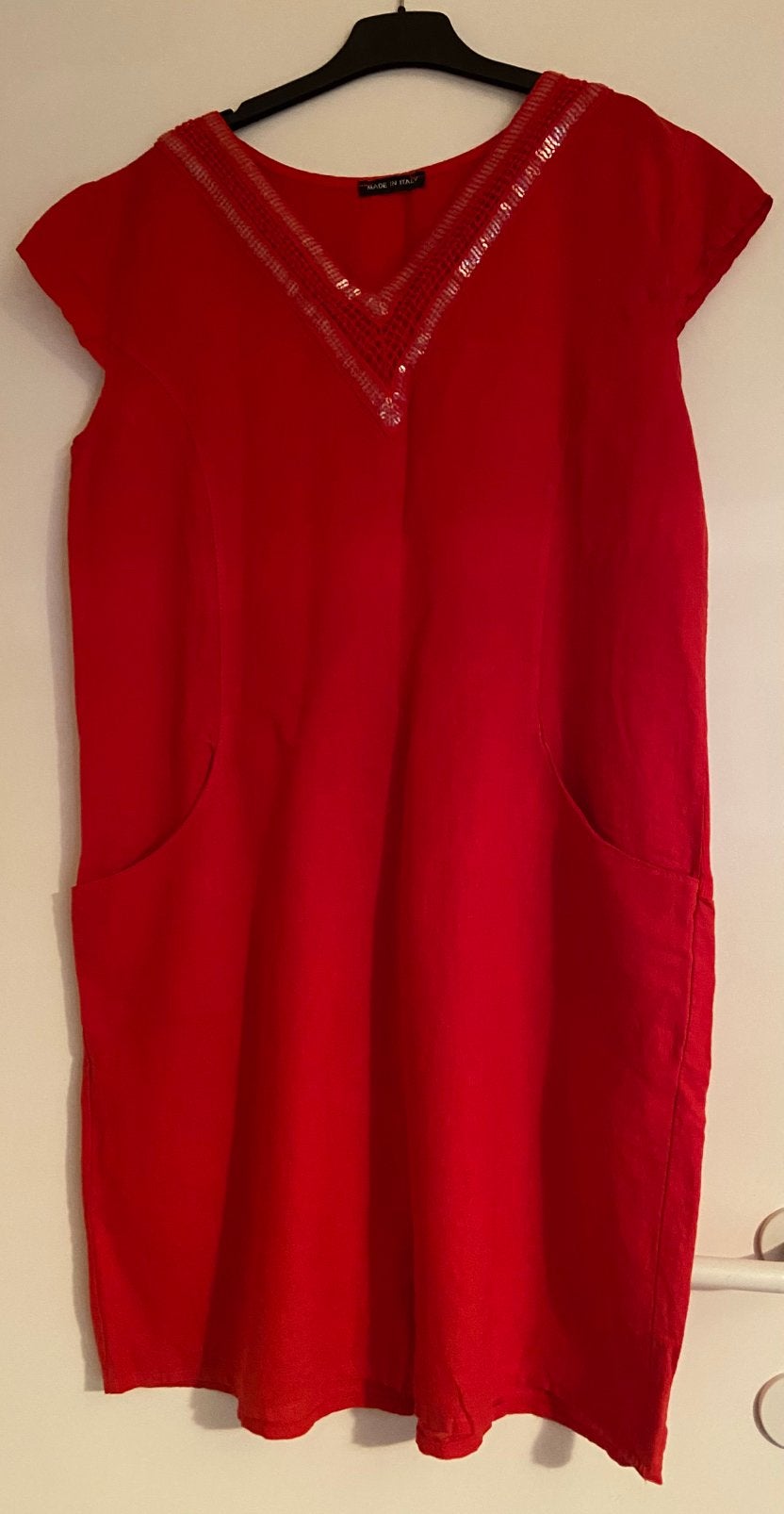 Rood linnen kleed met v hals, Maat 46/48 (XL) of groter, Nieuw, Ophalen of Verzenden, Knielengte