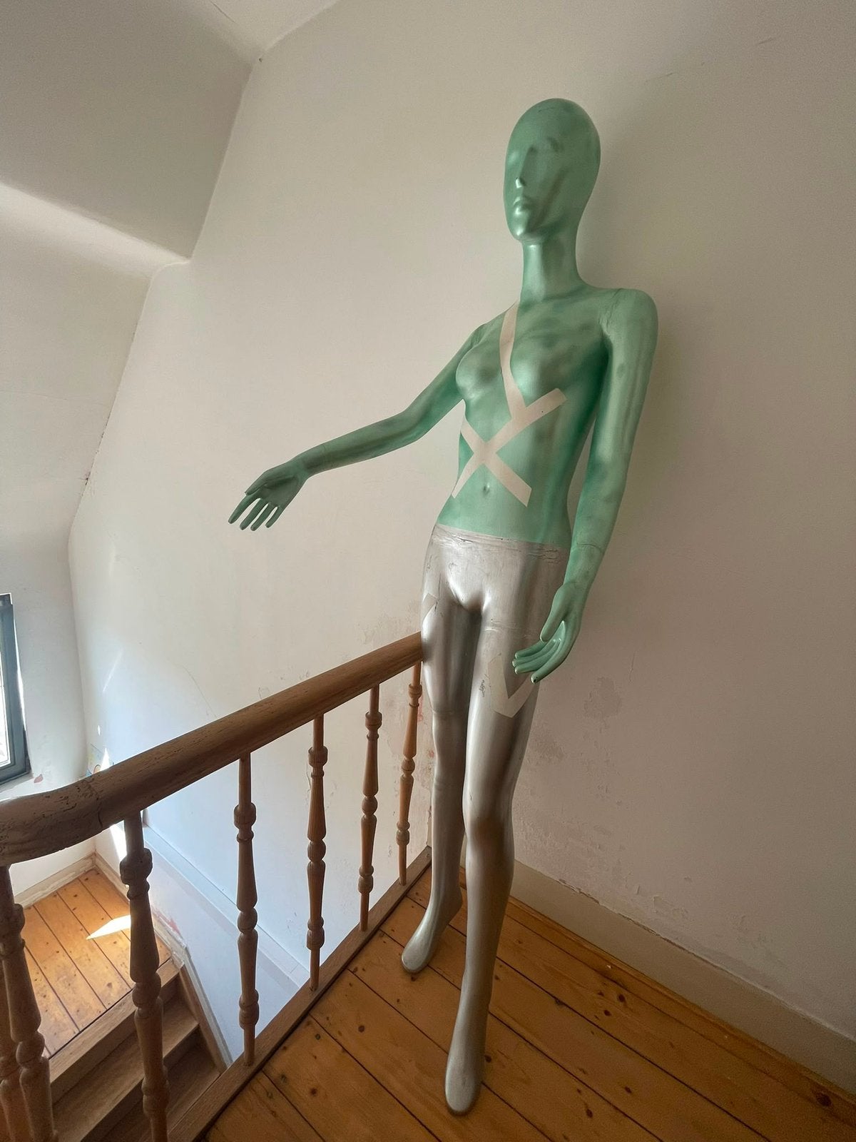 Etalagepop / Mannequin vrouw – full body – groen/zilver, Enlèvement, Comme neuf