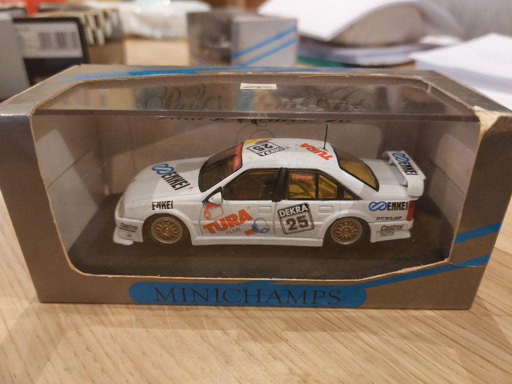 Minichamps Opel Omega EVO DTM 1993 Strycek 1/43, Ophalen of Verzenden, Nieuw, Auto, MiniChamps