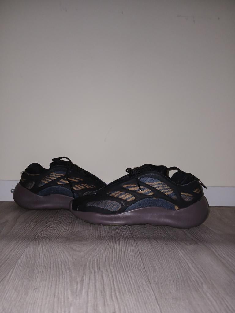 Yeezy 700 v3 EU43, Enlèvement ou Envoi