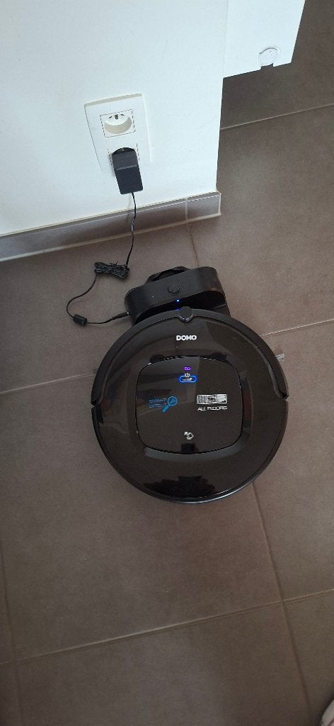 Robotstofzuiger DOMO, Elektronische apparatuur, Stofzuigers, Ophalen, Overige merken, Draadloos, Zo goed als nieuw