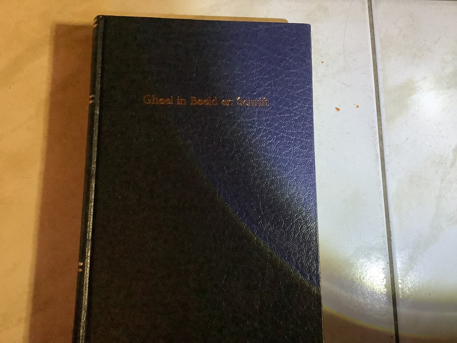 Boek Gheel is beeld en schrift - donkerblauwe hardcover, Boeken, Geschiedenis | Stad en Regio, Ophalen of Verzenden, Gelezen