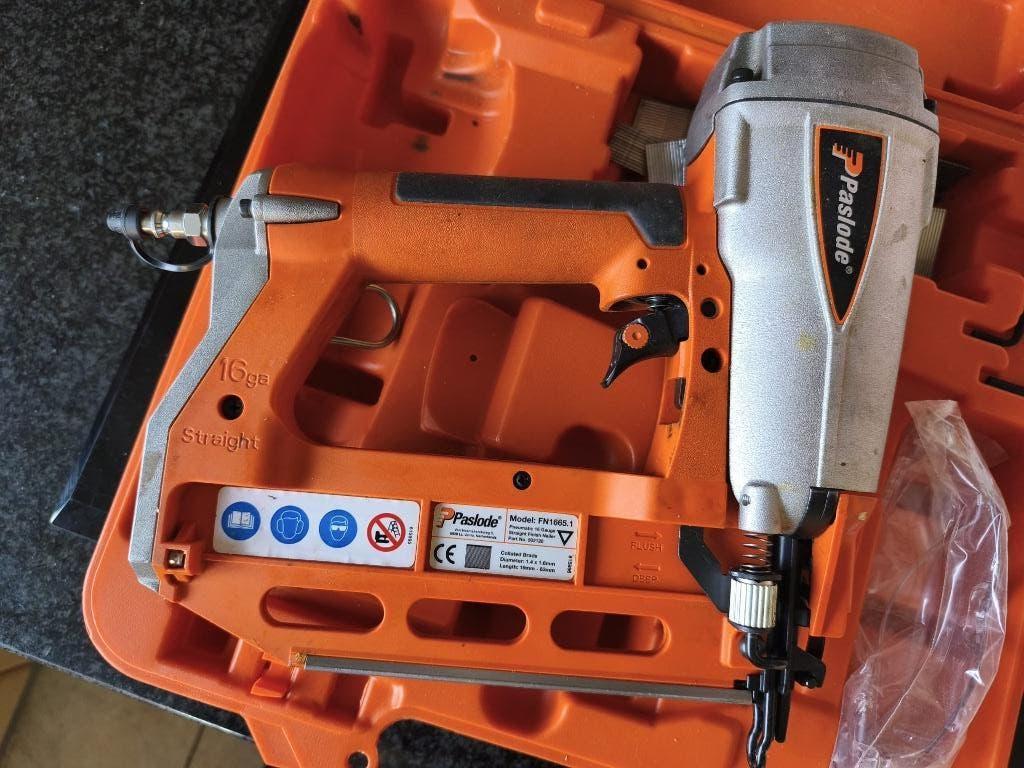 tacker paslode, Doe-het-zelf en Bouw, Ophalen, Zo goed als nieuw