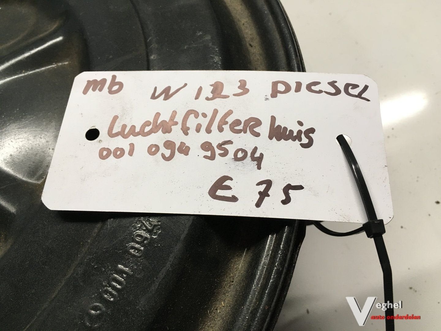 Mercedes W123 Diesel  Luchtfilterhuis, -, Utilisé, -, -