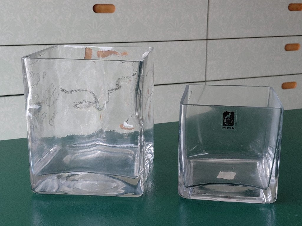 Paar kubusvormige vazen in transparant glas, Transparant, 16 cm, Ophalen of Verzenden, Geschikt voor buiten