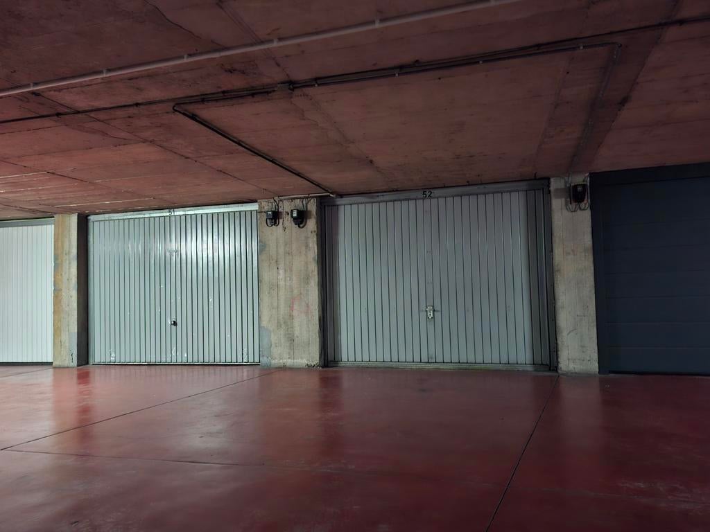 À vendre à Molenbeek (quartier Machtens)  Grand Box de 40 m2