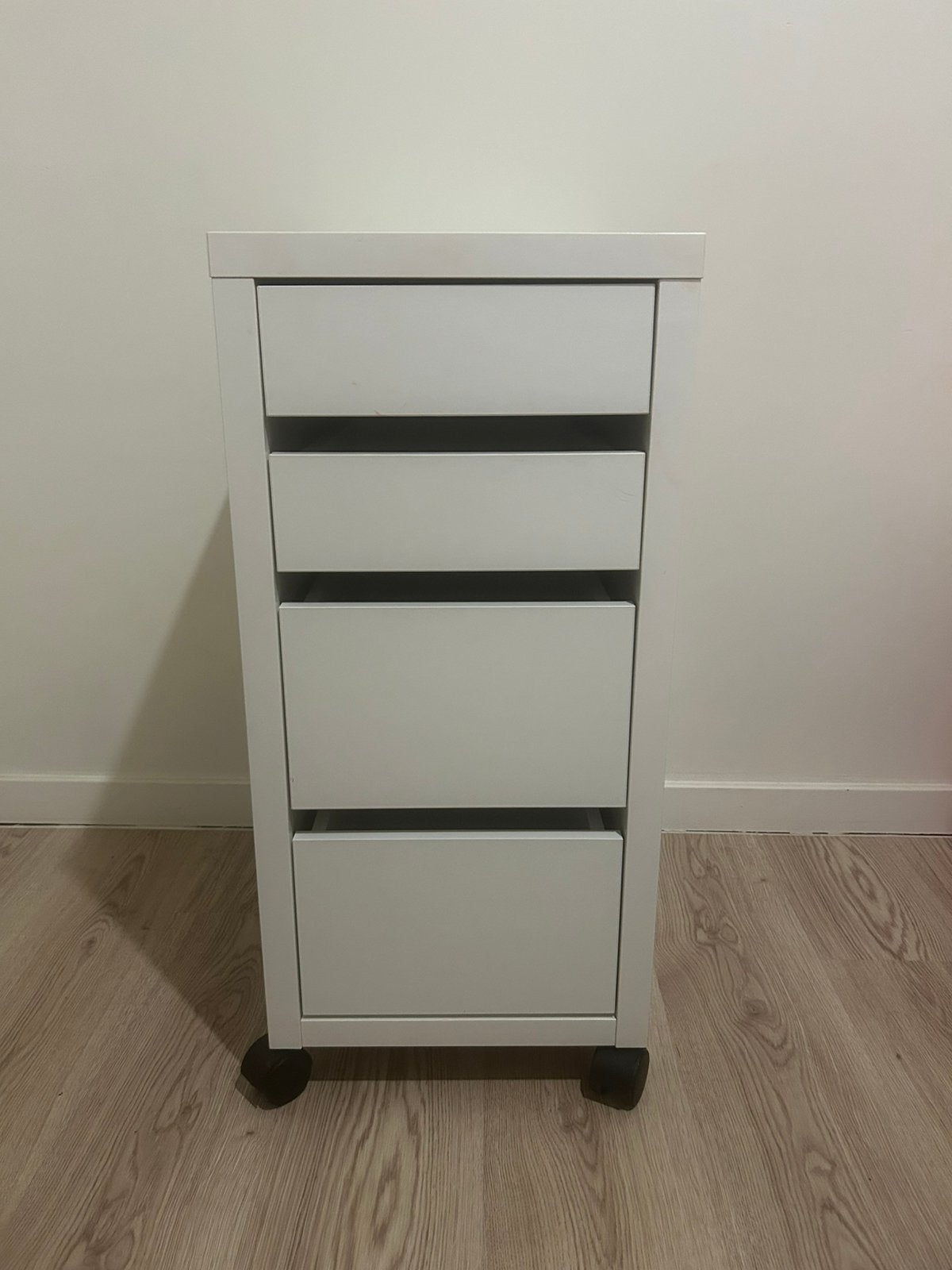 Caisson à tiroirs à roulettes IKEA MICKE - Blanc - Bon état, Enlèvement, Comme neuf