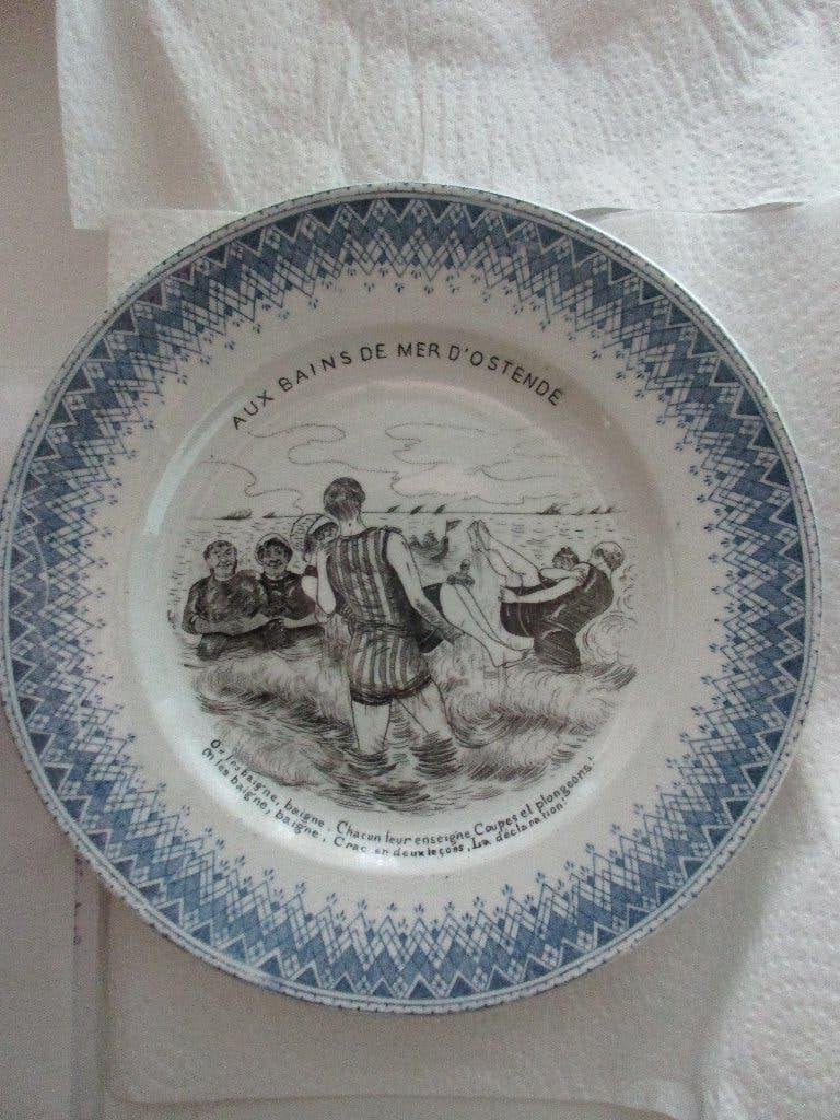 Assiettes anciennes: Plaisirs de la plage à Ostende, Vacances