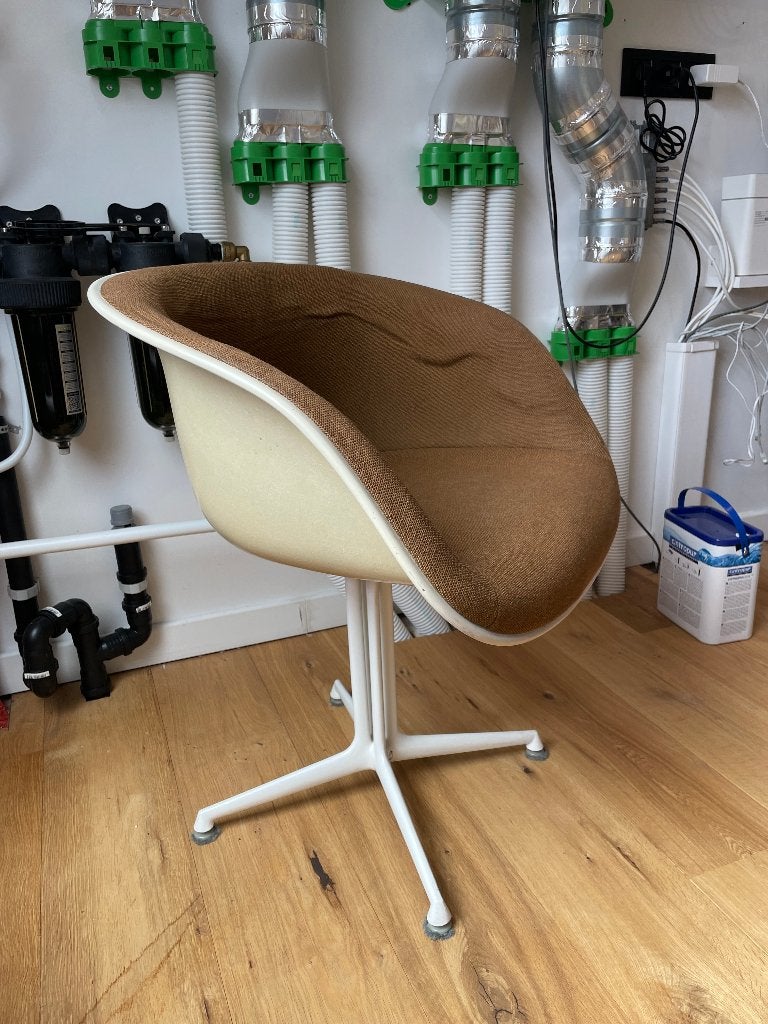 Originele La Fonda stoel van Eames door Herman Miller, Huis en Inrichting, Ophalen, Gebruikt, Mid century, Bruin