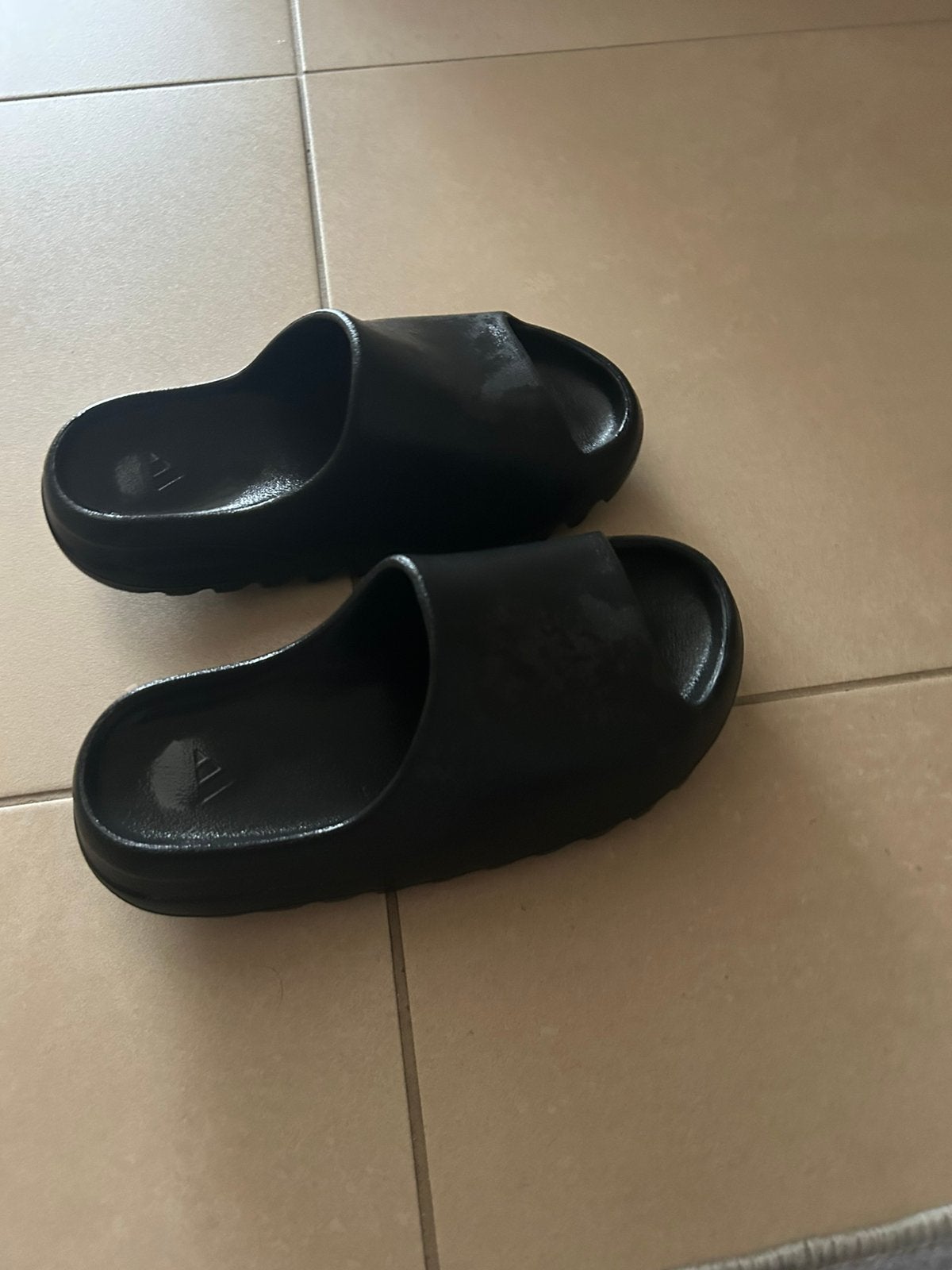 Yeezy Slides Maat 40, Vêtements | Hommes, Chaussures, Enlèvement, Comme neuf, Noir, Baskets