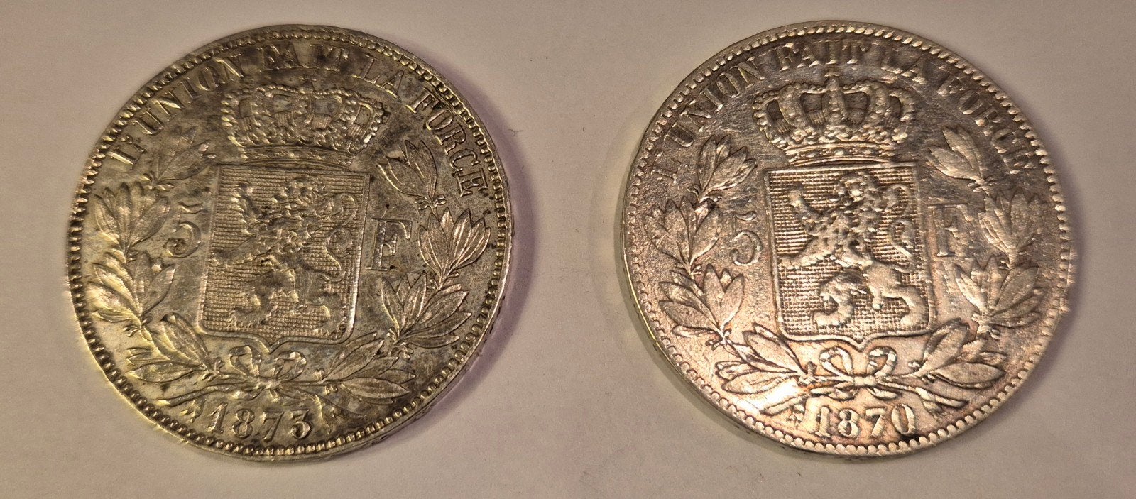 2 zilveren munten , 5 Belgische Frank, 1870 en 1873, Postzegels en Munten, Ophalen, België