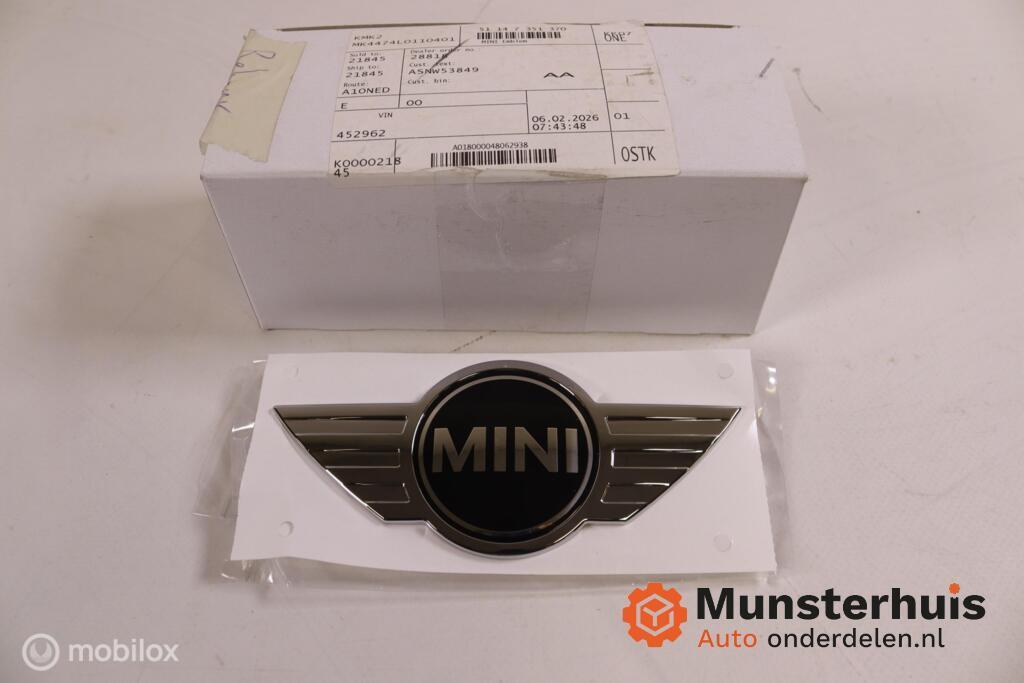 MINI Wing logo voorzijde Clubman F54  2003/2018  51147351370, Auto-onderdelen, Mini, Nieuw, Ophalen of Verzenden, Mini