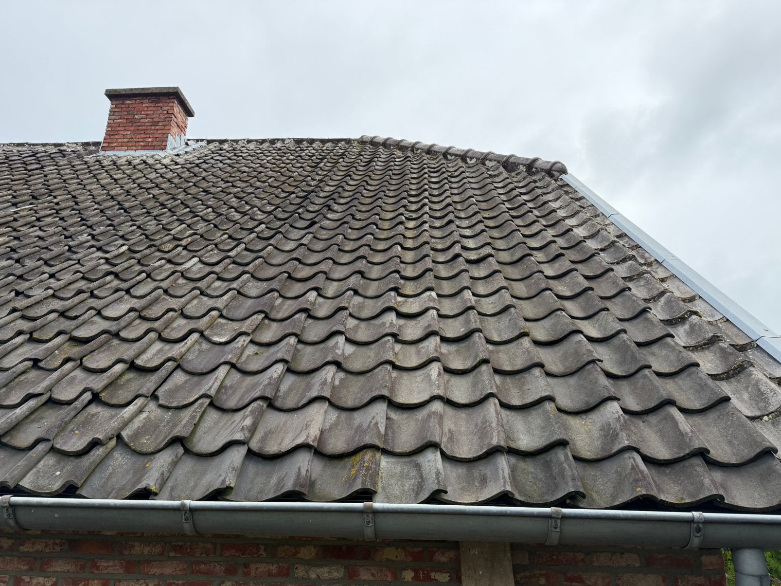 Dakpannen hand gevormde, Doe-het-zelf en Bouw, Zonnepanelen en Toebehoren, Ophalen, Zo goed als nieuw