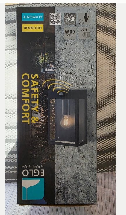 Eglo nieuwe wandlamp voor buiten met zwarte sensor Ip44, Ophalen, Overige materialen, Wandlamp, Nieuw