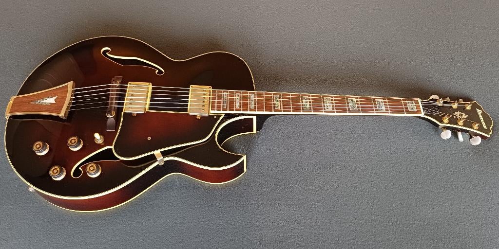 Ibanez AK95 DVS comme neuve, Musique & Instruments, Enlèvement, Comme neuf, Hollow body, Ibanez