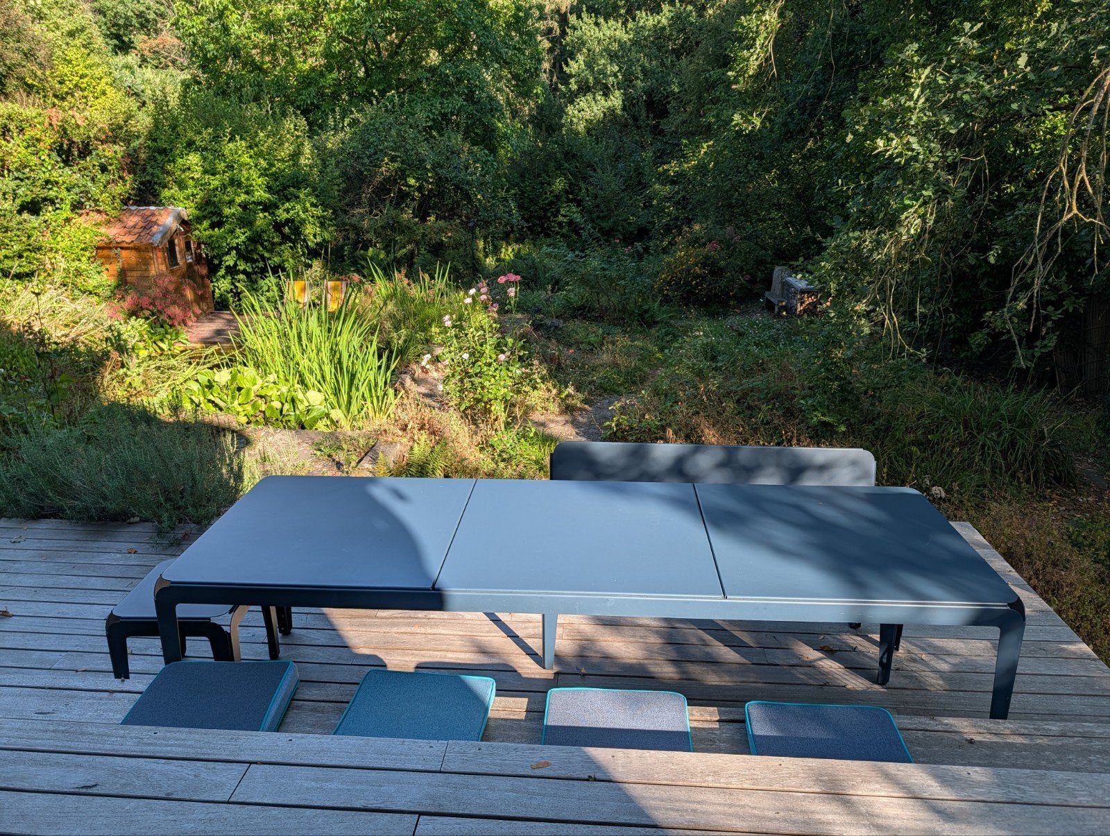 Très grande table à manger courbée avec tabouret et canapé, Enlèvement