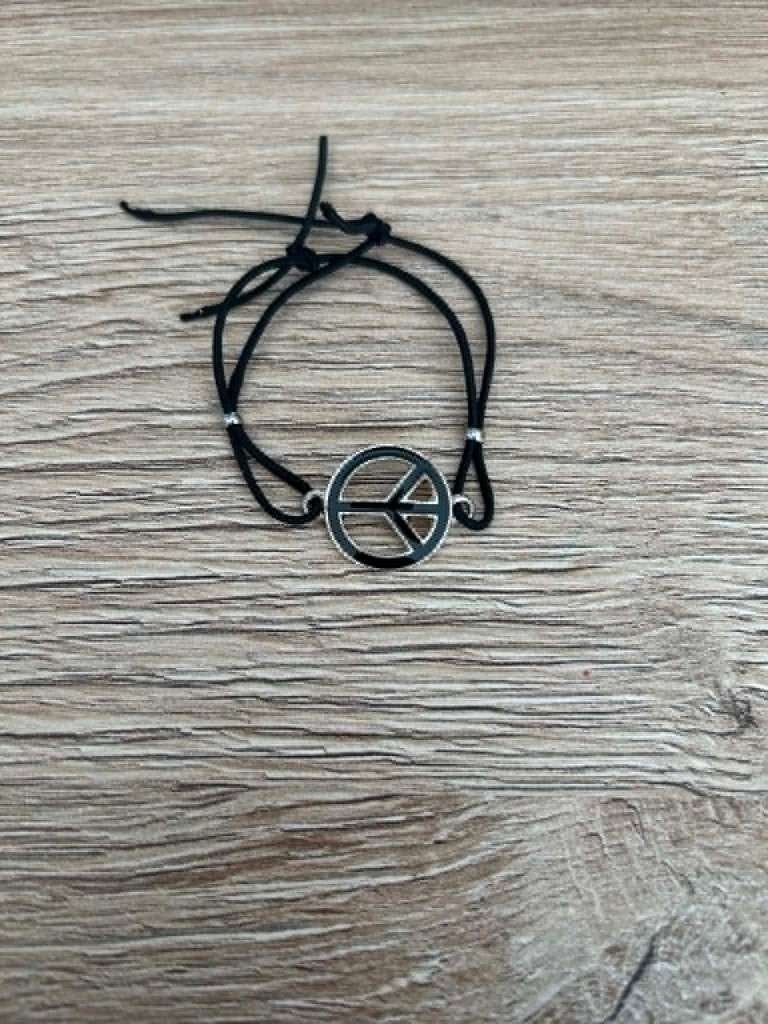 Bracelet élastique Peace and Love, Bijoux, Sacs & Beauté, Bracelets, Enlèvement, Comme neuf, Noir, Élastique