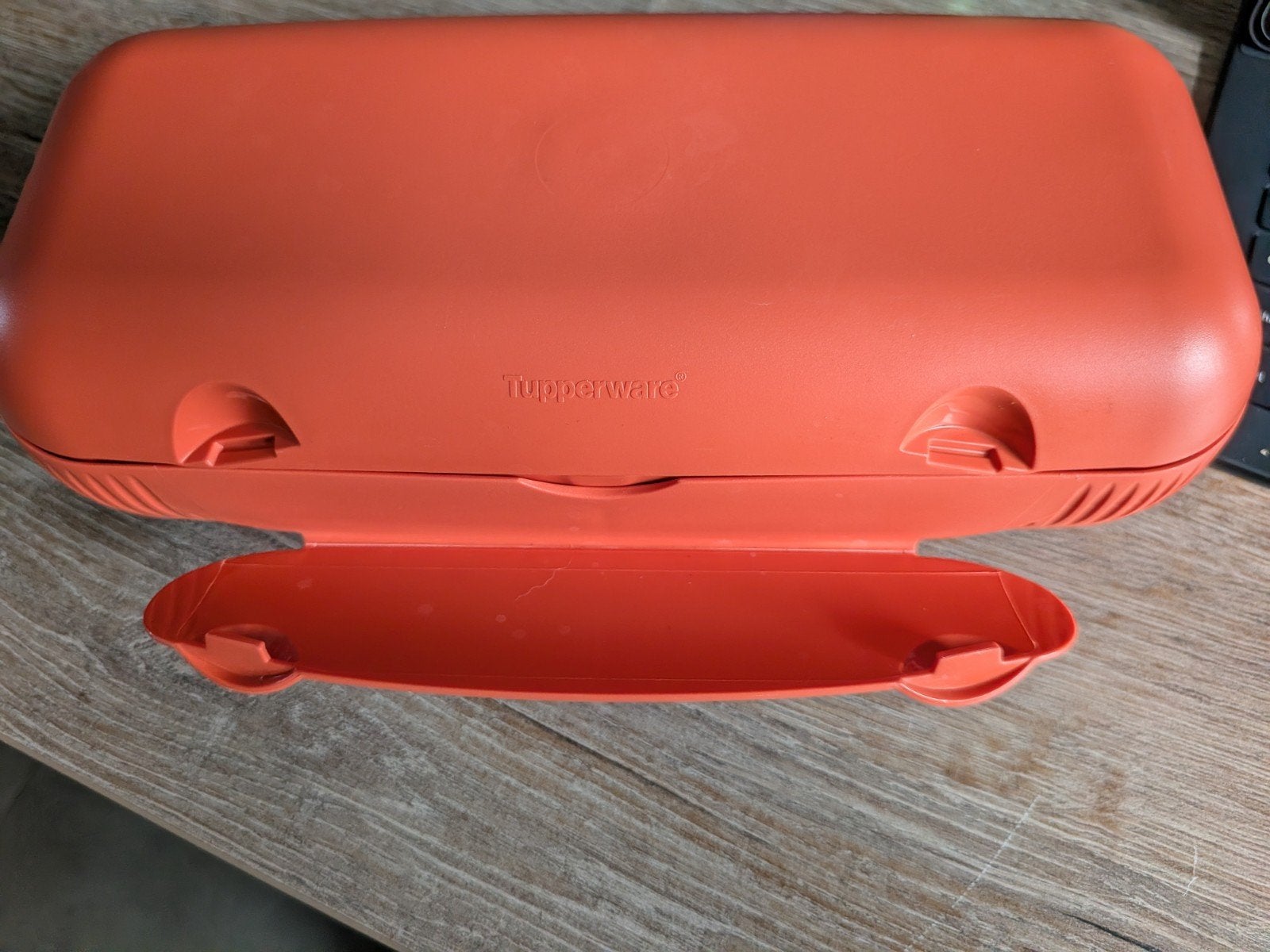 Tupperware eierdoos, Ophalen