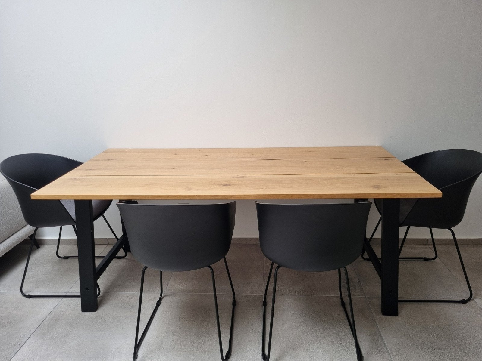 Coin repas, table (4 chaises vendues séparément), buffet, Enlèvement