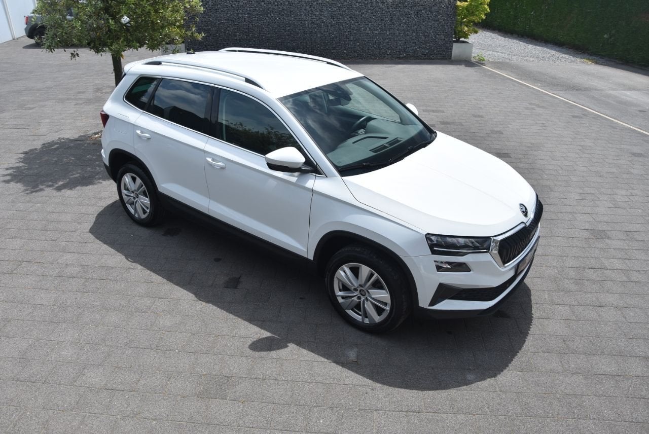 Skoda Karoq 1.5 TSI 150 Dsg Selection Led/Cam/Dab+/Carplay/, Stof, Gebruikt, 4 cilinders, Wit