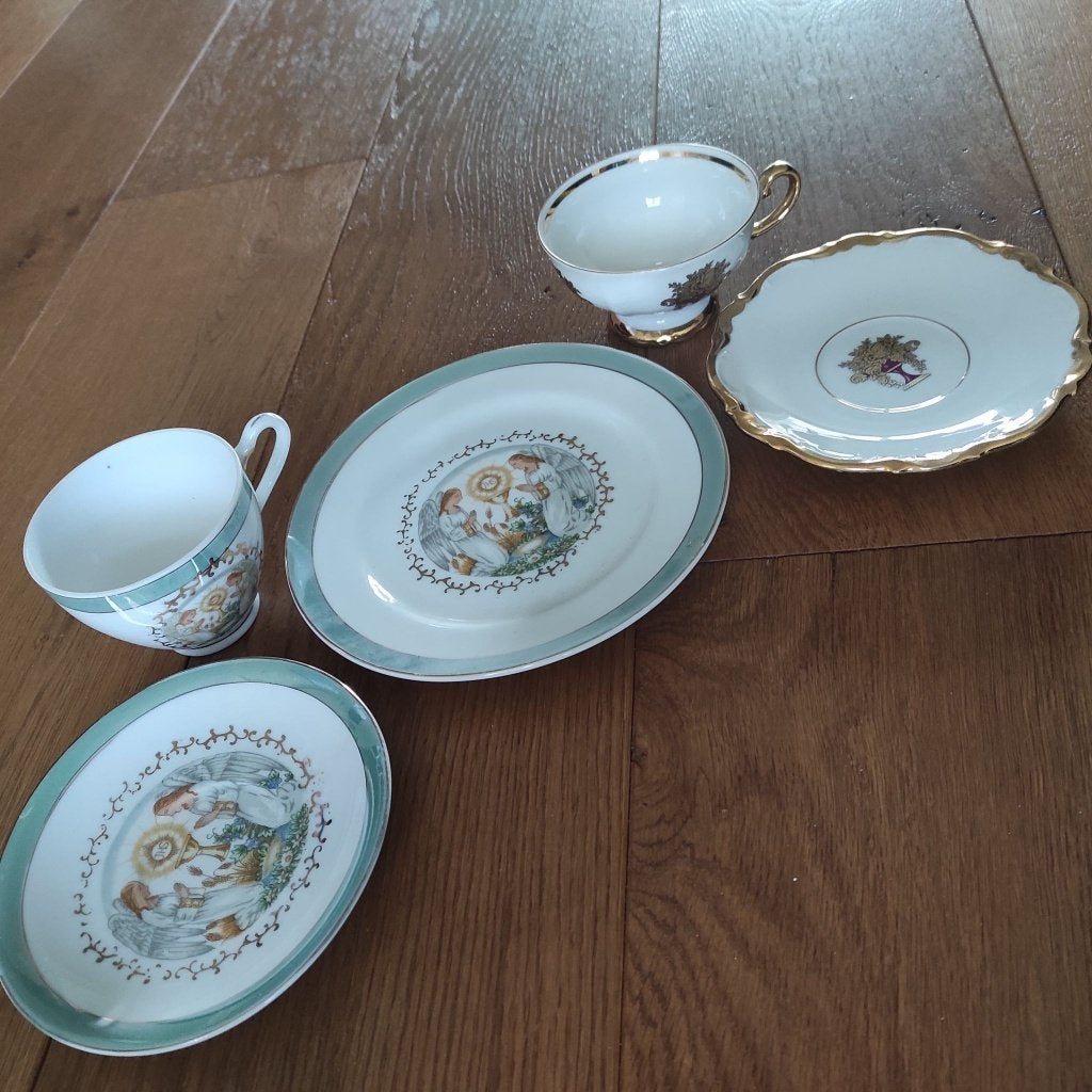vintage bordjes tassen religieus, Ophalen of Verzenden, Zo goed als nieuw, Kop en/of schotel