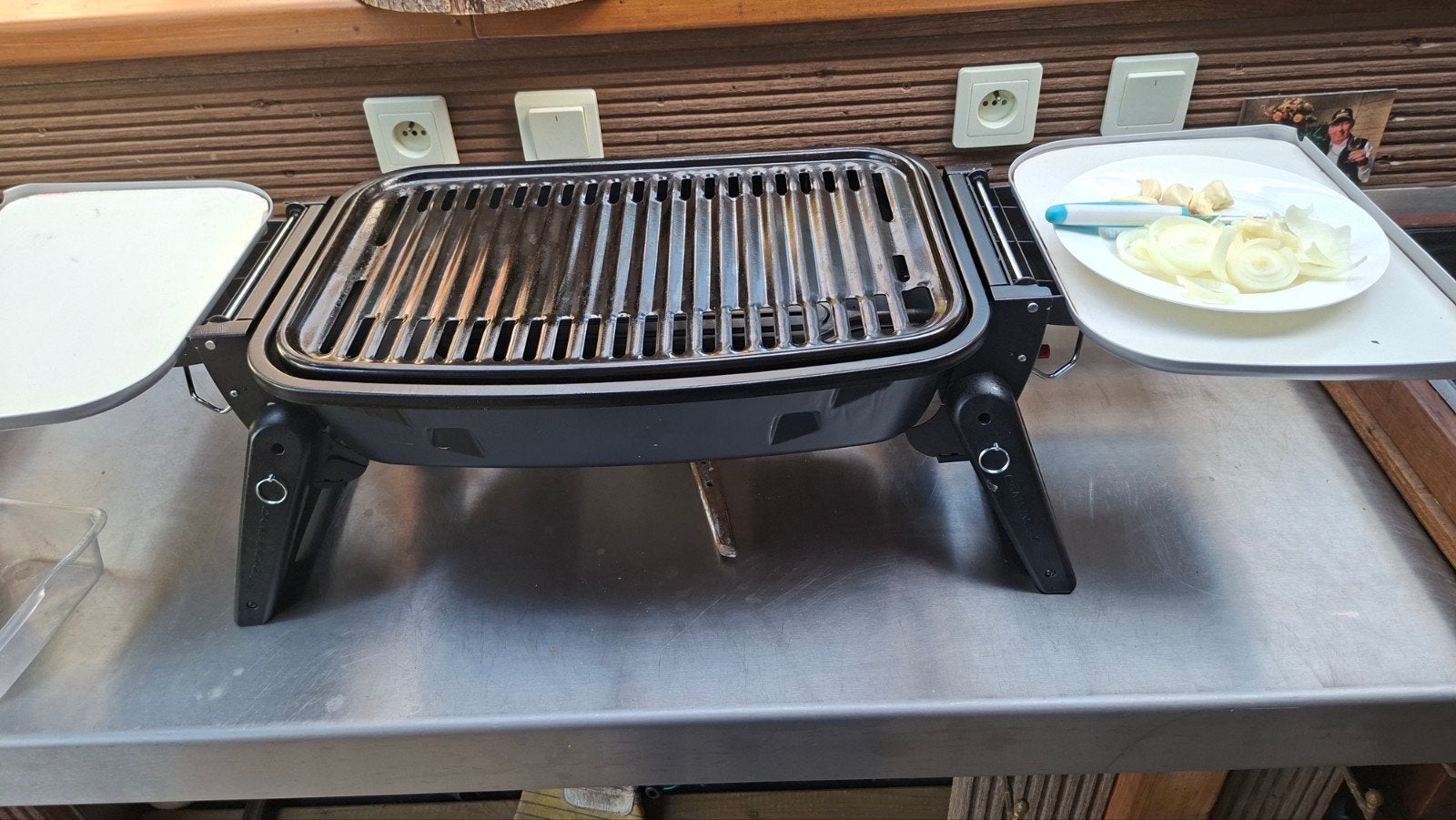 Barbecue à gaz compact avec 2 plans de travail, facile à ran, Enlèvement
