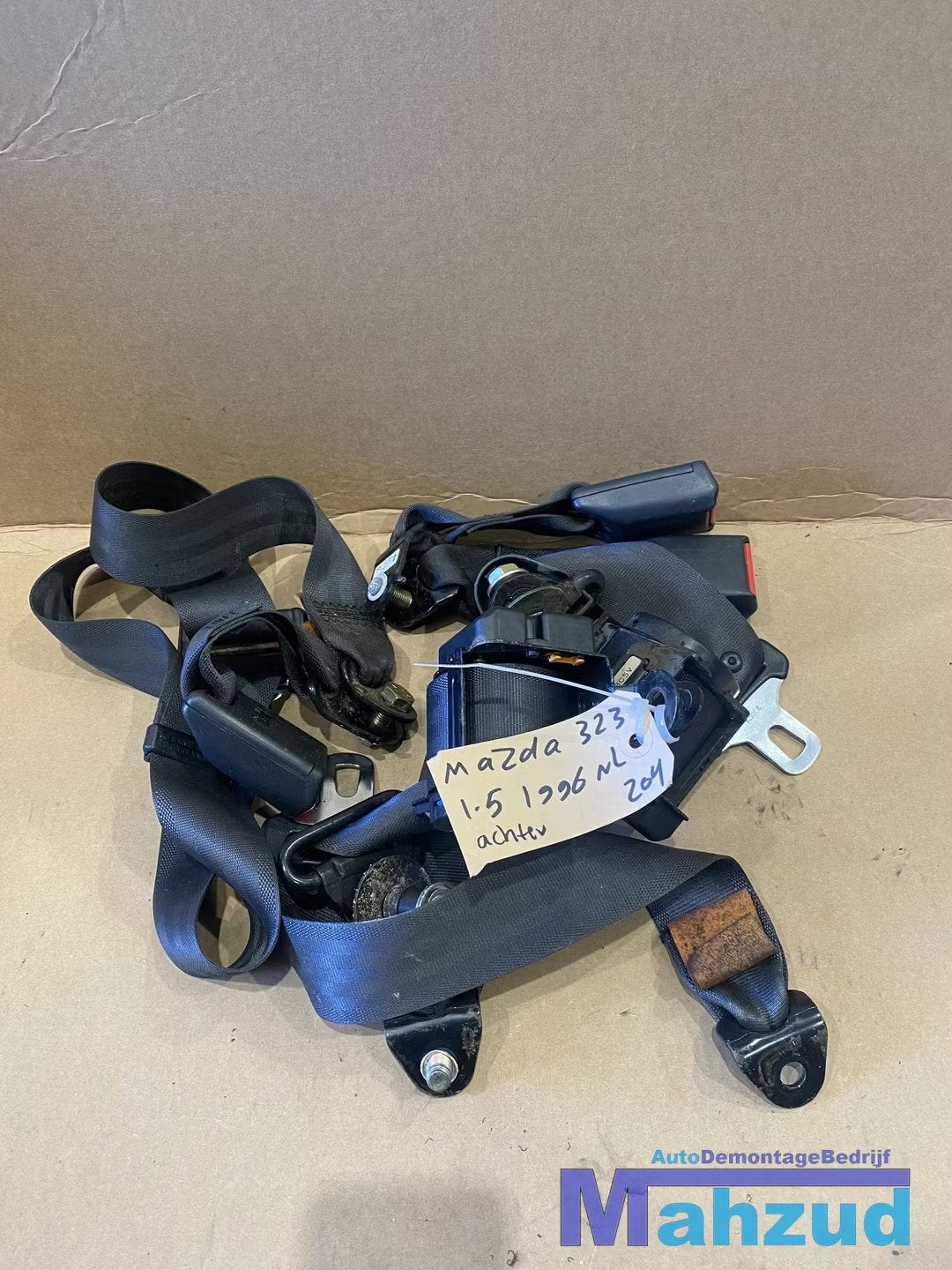 MAZDA 323 F links rechts achter gordel 1994-1998, Gebruikt, Shinchi, Fuchu-Cho 3-1
730-8670  Hiroshima, Mazda Motor Corporation