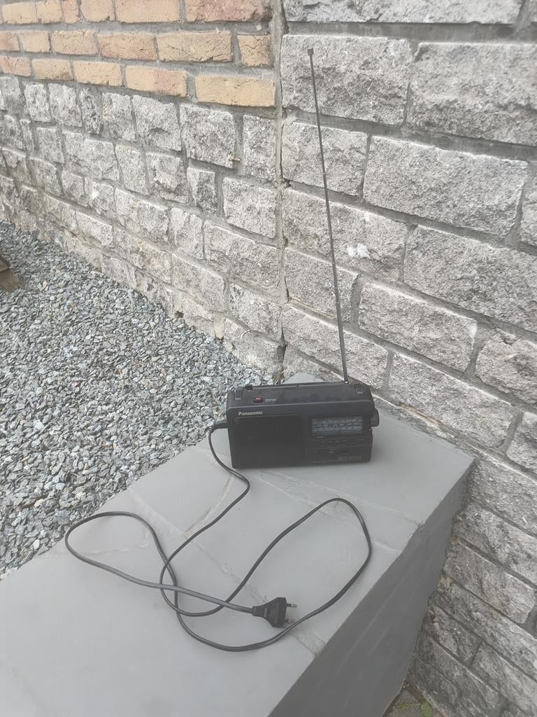 Radio rétro qui fonctionne bien, Enlèvement, Radio