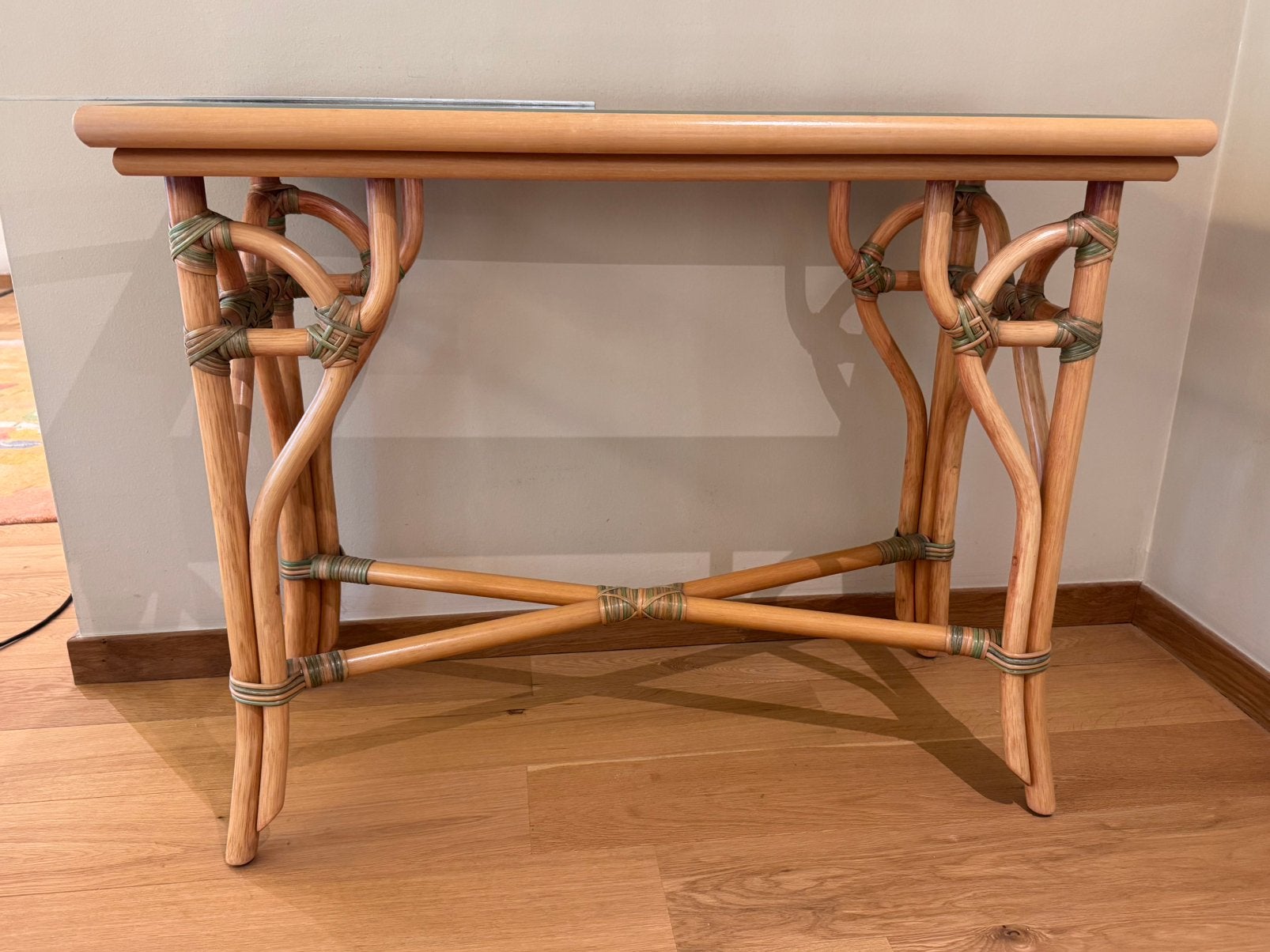 Sidetable vintage rotan met glazen blad, Ophalen, Zo goed als nieuw