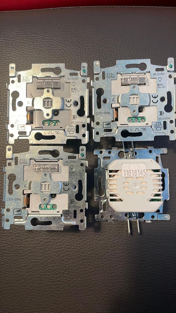 4 Niko dimmers 310-02600, Doe-het-zelf en Bouw, Ophalen of Verzenden, Zo goed als nieuw