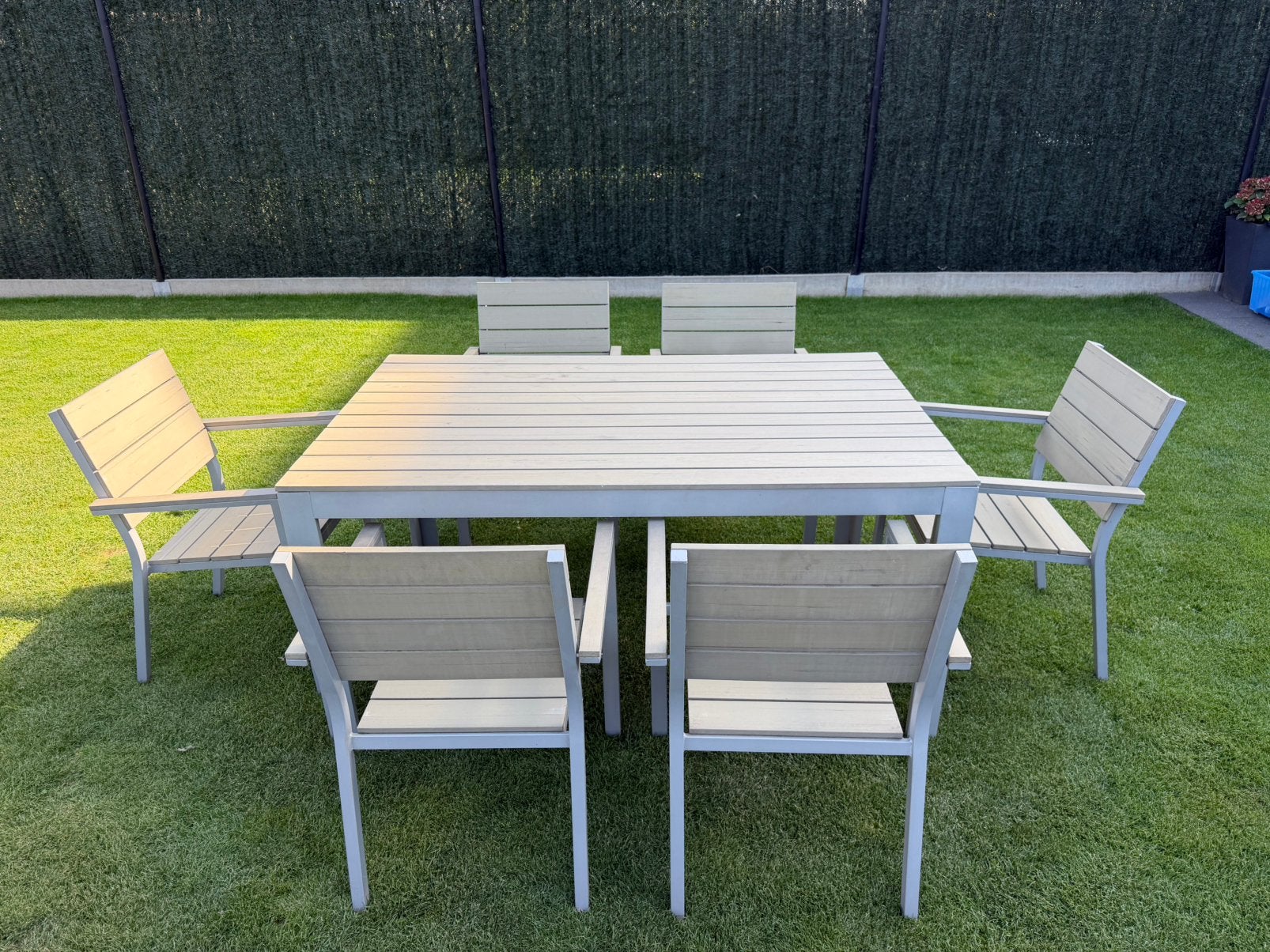 Grijze tuintafel met 6 stoelen, Ophalen, Kunststof, Gebruikt, 6 zitplaatsen