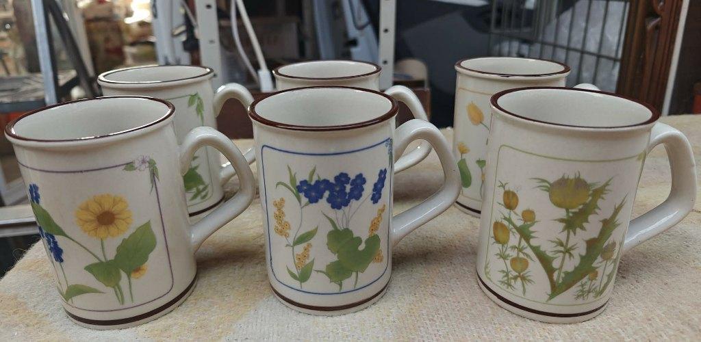 mokken bekers vintage Meli park Adinkerke, Keramiek, Ophalen of Verzenden, Zo goed als nieuw, Overige stijlen