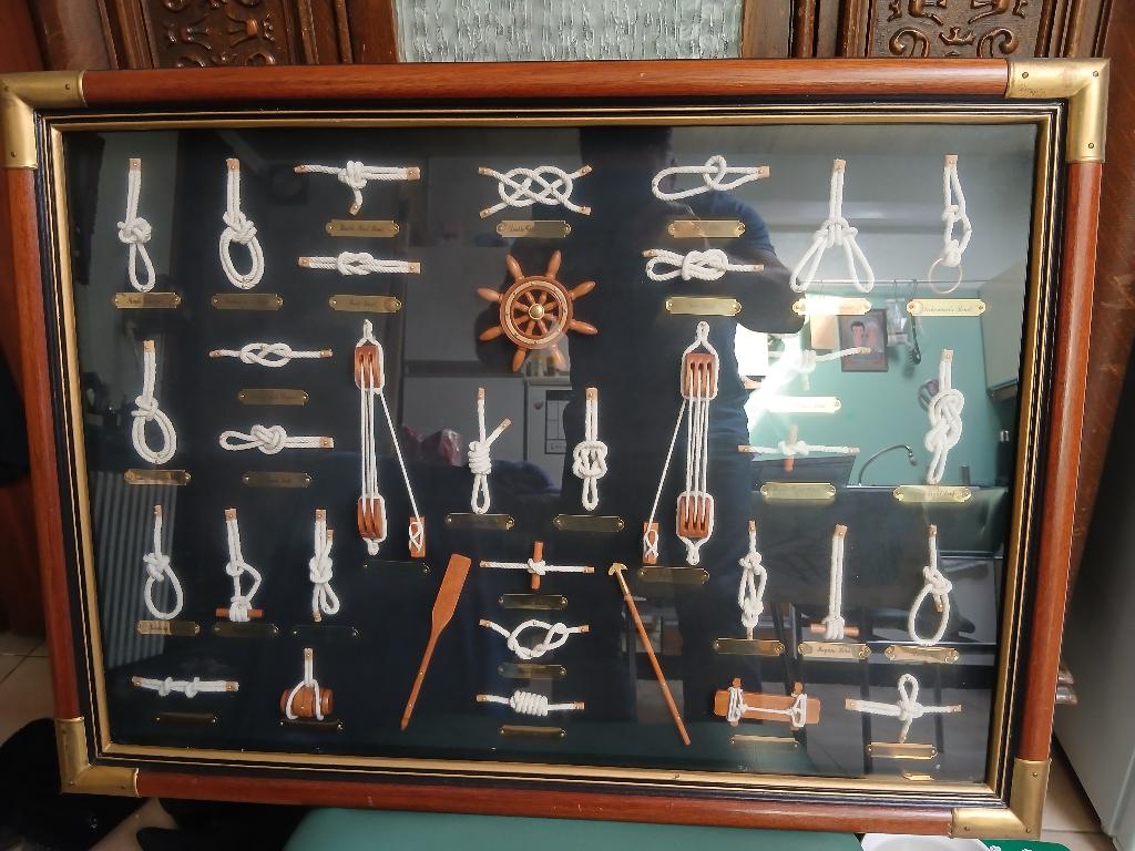 Afbeelding met allerlei soorten touwknopen., Antiek en Kunst, Ophalen