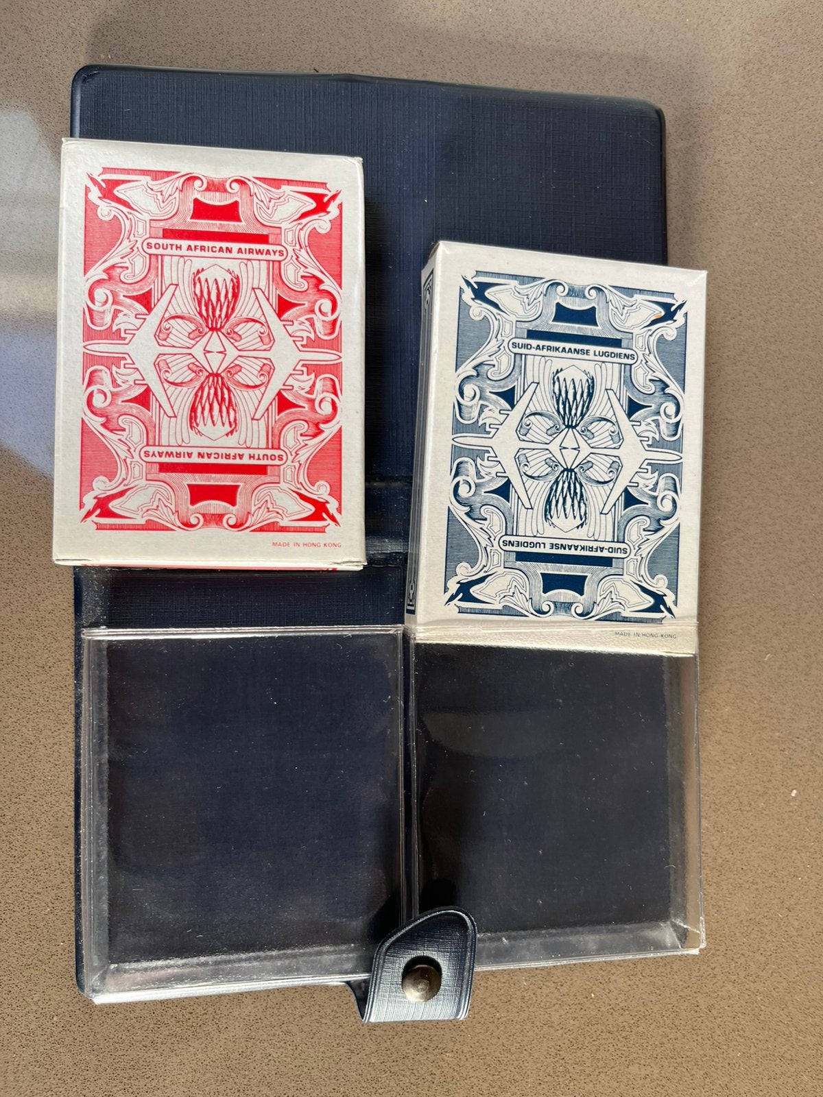 South african airways saa speelkaarten in etui 2 sets, Verzamelen, Ophalen of Verzenden, Zo goed als nieuw, Speelkaart(en)