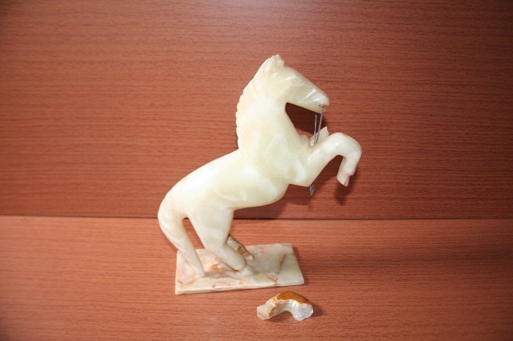 Beeld van een paard 28cm met afgebroken pootje, Enlèvement, Statue