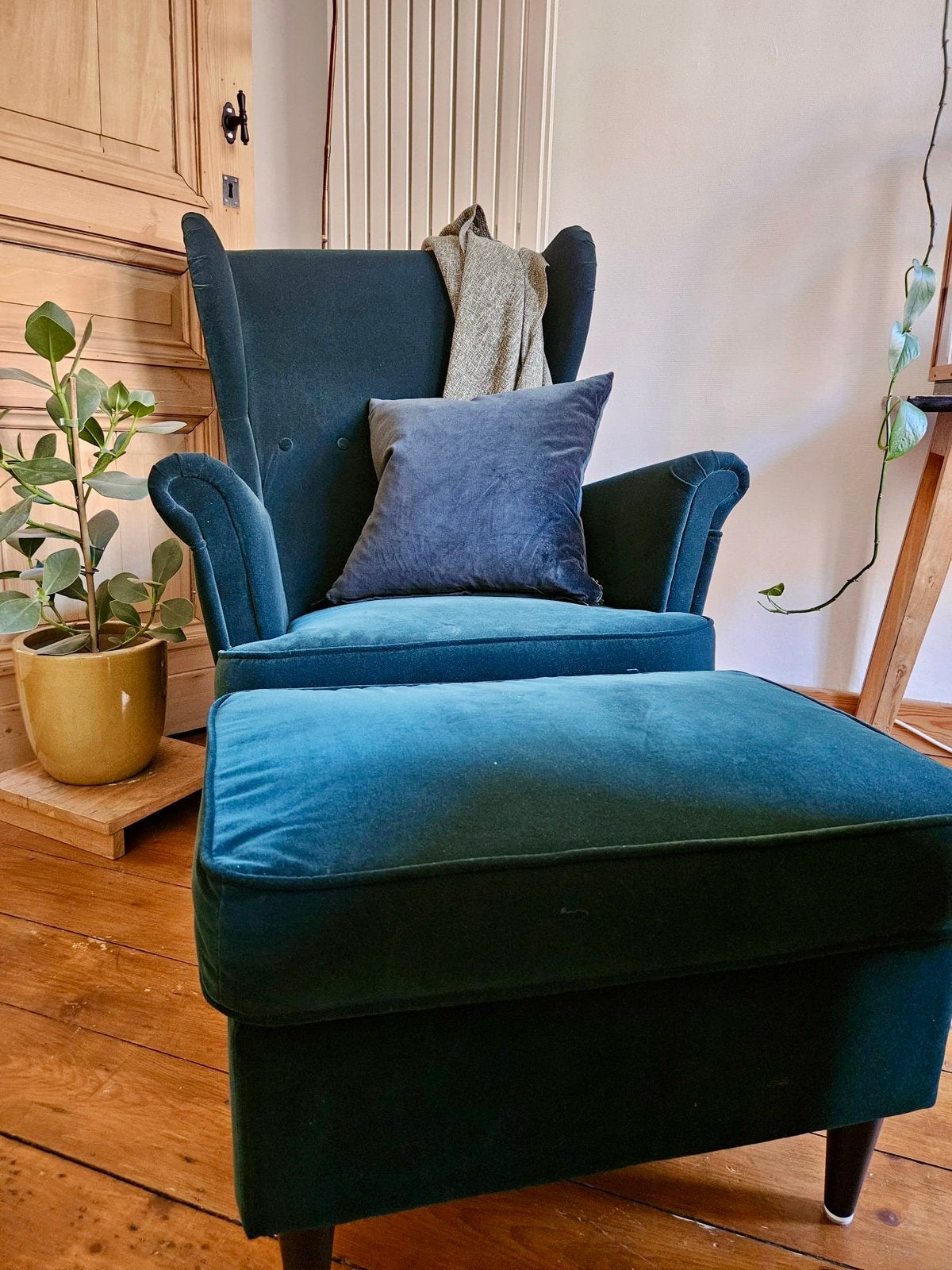 Fauteuil met voetenbank - Ikea Strandmon, Ophalen, 75 tot 100 cm, Zo goed als nieuw, 75 tot 100 cm