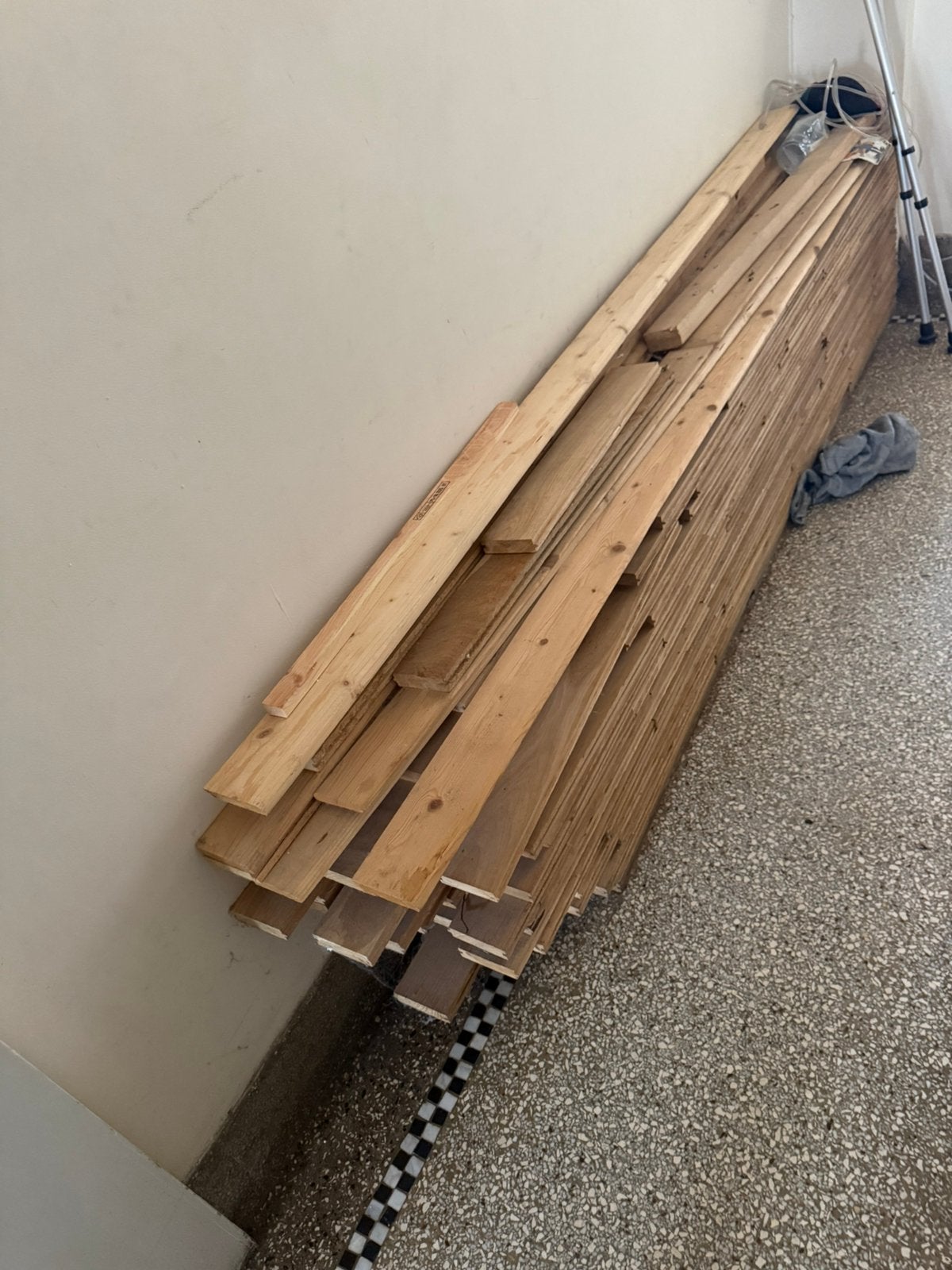 Plinthes et tranches en bois massif, Bricolage & Construction, Planche, 200 à 250 cm, Comme neuf, Moins de 25 mm
