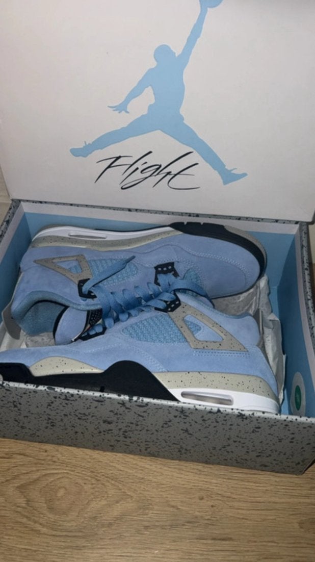 Air Jordan 4 bleu universitaire rétro, Neuf, Enlèvement, Bleu, Baskets