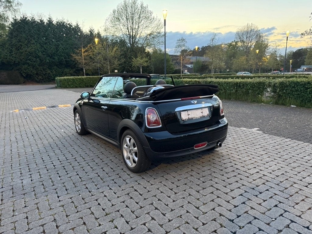 MINI Cooper Cabrio 1.6 benzine, lederen airco,velgen, Auto's, Mini, Voorwielaandrijving, Zwart, Cabriolet, Zwart