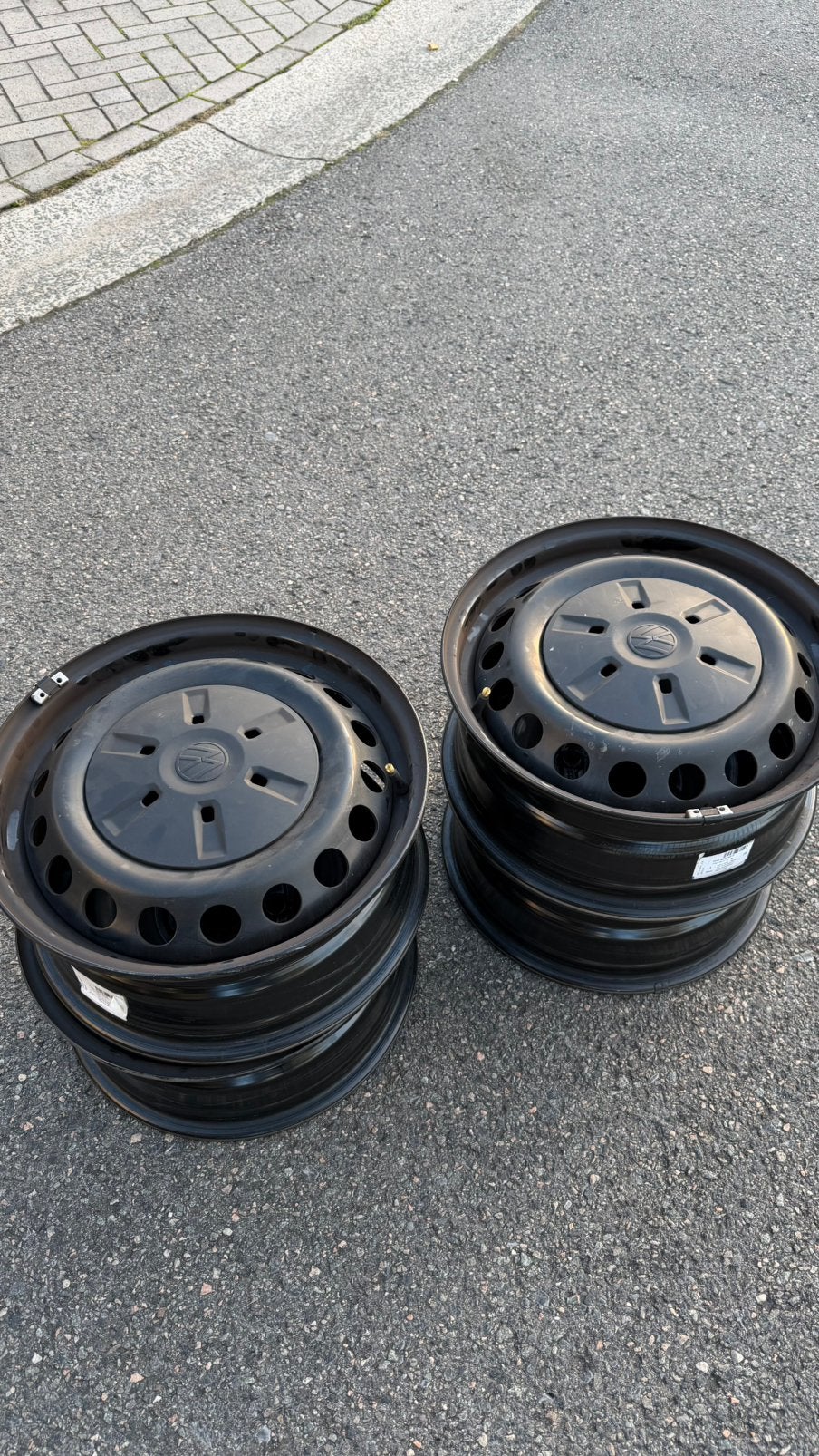 4x stalen velg wieldoppen te koop,beschermstuk in het zwart, Ophalen, Zo goed als nieuw
