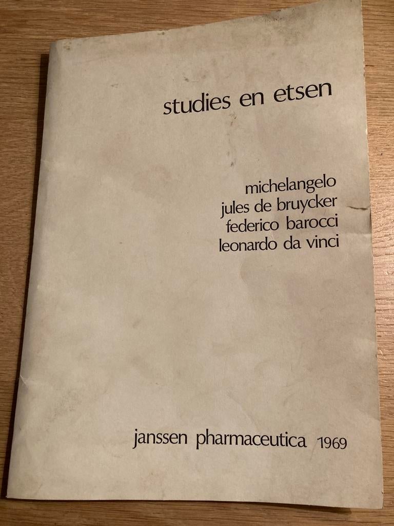 Kunstboek getiteld "Studies en Etsen" uit 1969., Antiek en Kunst, Ophalen of Verzenden