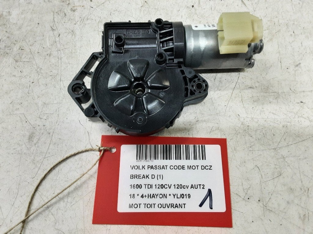 TOIT OUVRANT MOTEUR Passat Variant (3G5) (3G9877795C), Volkswagen, Mevr. I. Hauben, Utilisé, Rue de l'Espoir 34 34
4030  GRIVEGNÉE, BE